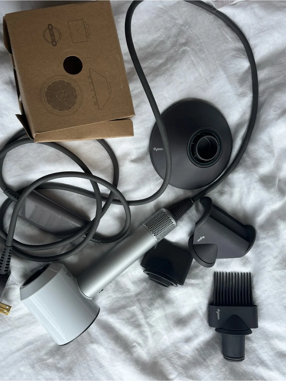 Dyson Supersonic Hairdryer - White